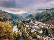 Hochformatige Ansicht der Stadt Luxemburg gegen den Himmel