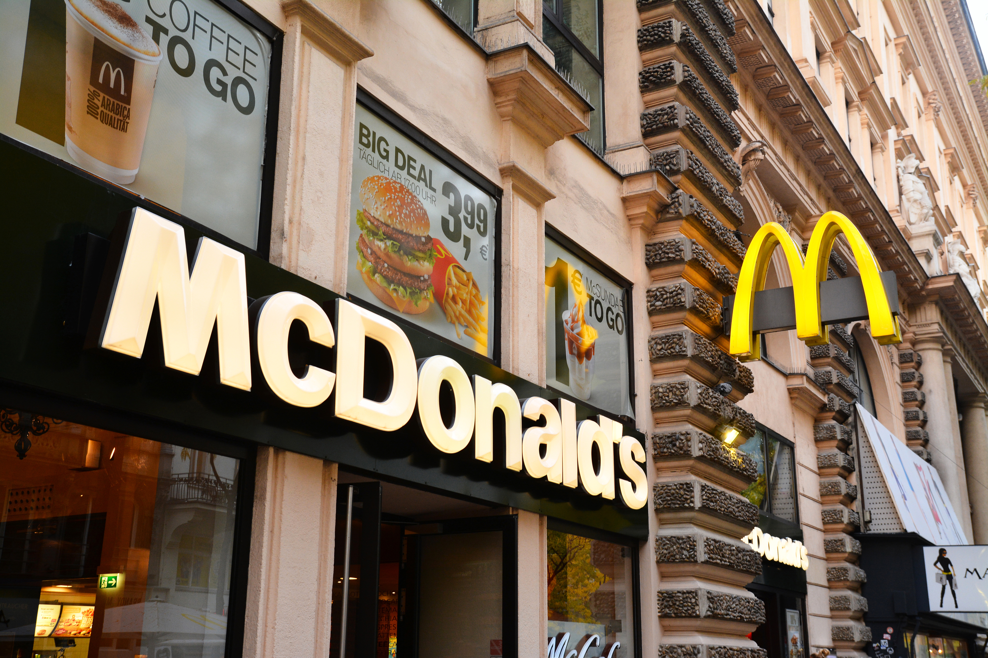 Front eines McDonalds-Schnellrestaurants